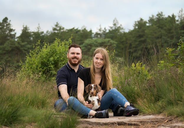 Eddy Vinck met zijn vriendin en hun hond.