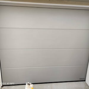 Brama Garażowa Hormann RenoMatic 2021 Przetłoczenia L CH9006 Białe Aluminium Matt Deluxe