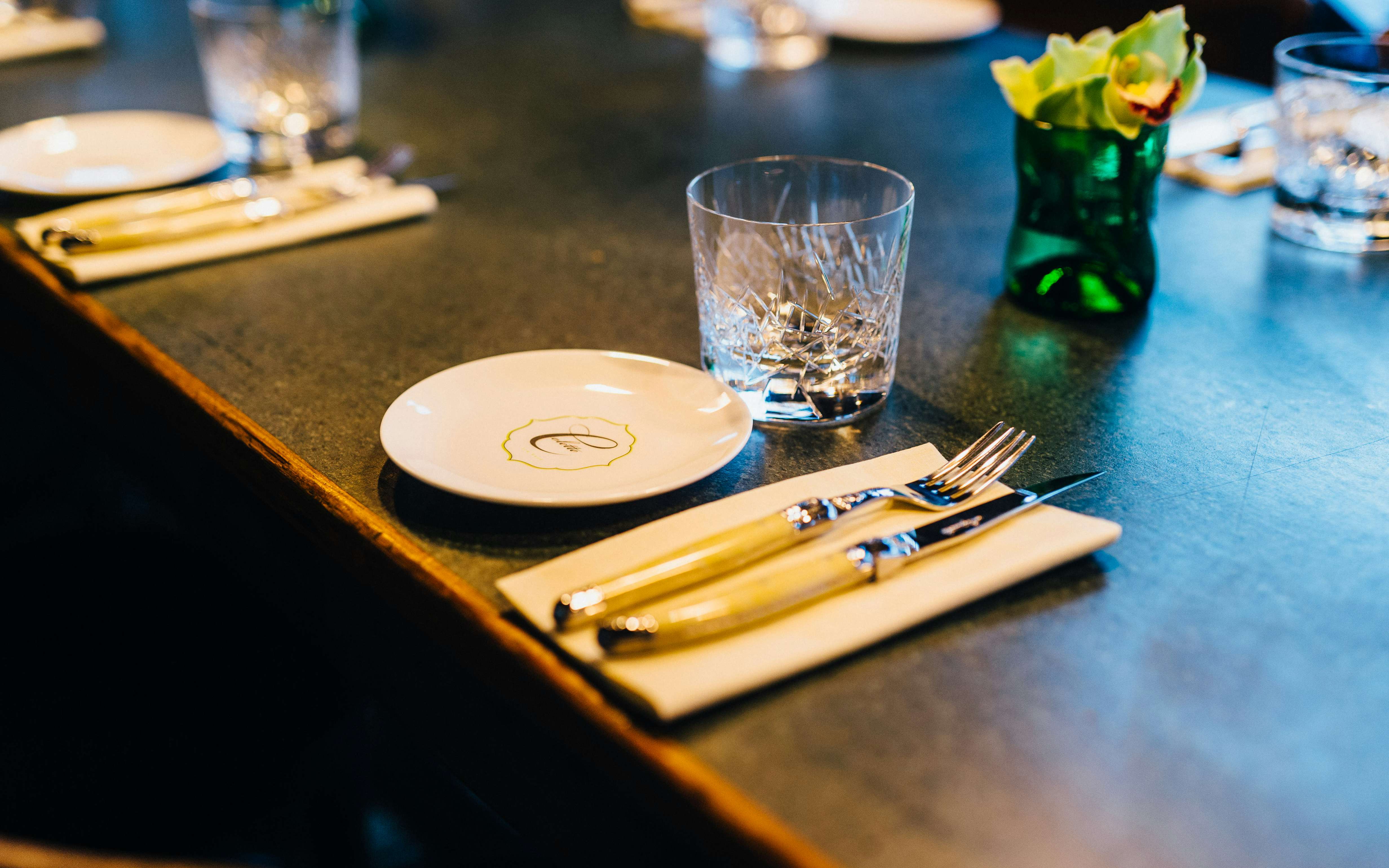 Ein Eventlocation in München - gedeckter Tisch in Brasserie Colette München