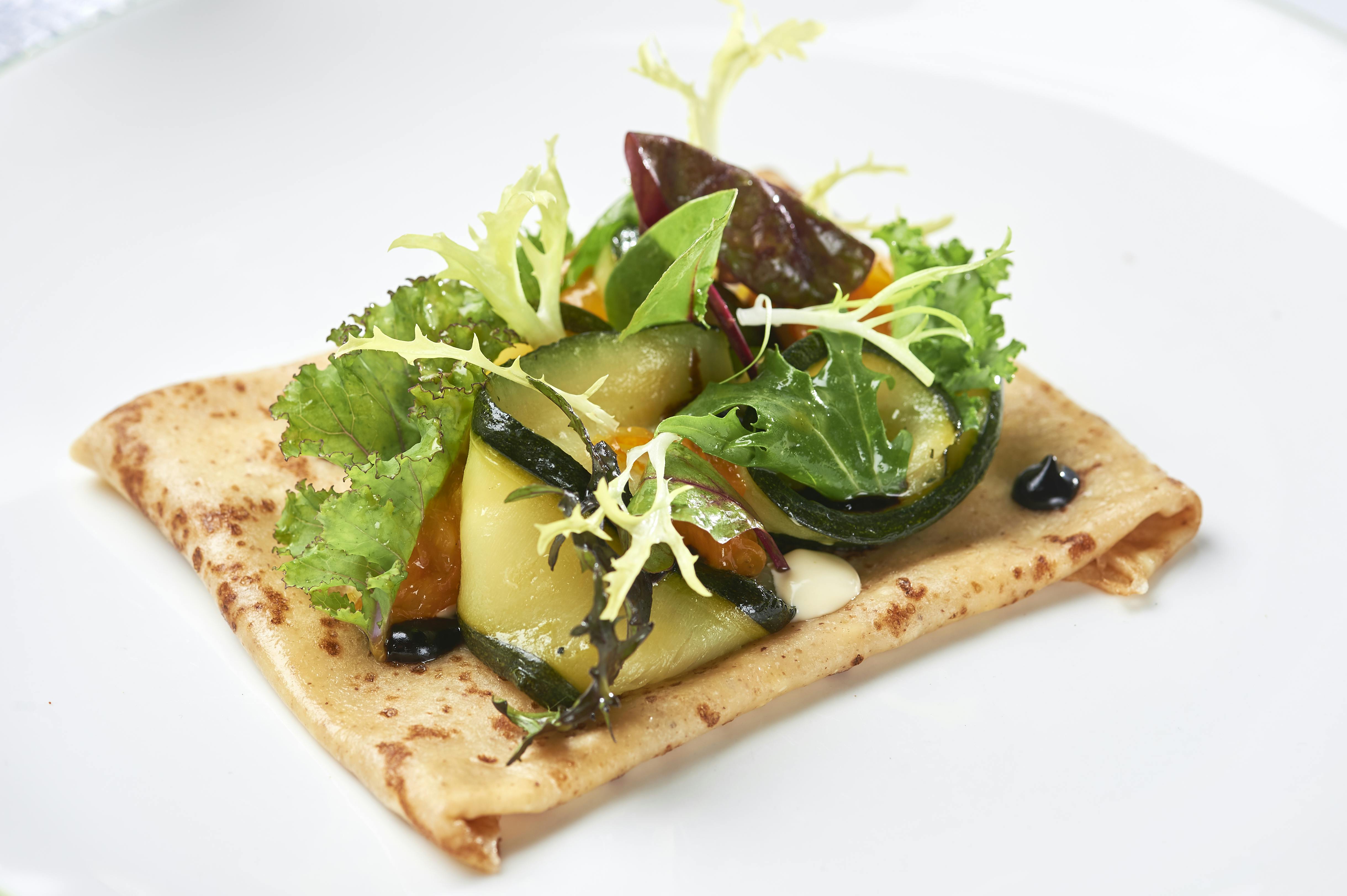 Angerichtete Speise: Galette Zucchini und Kaffee