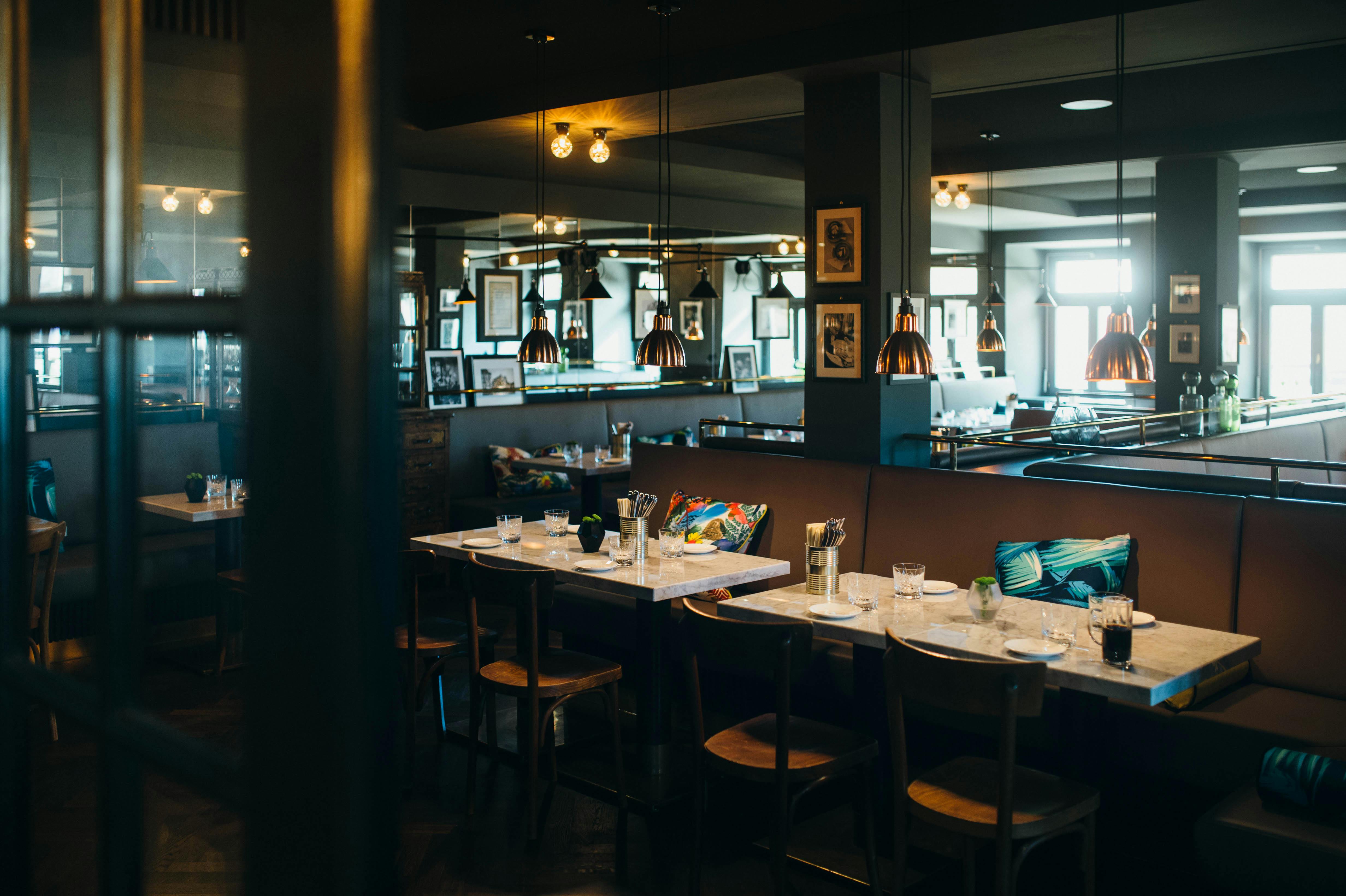 Gedeckte Tische in der Brasserie Colette Konstanz