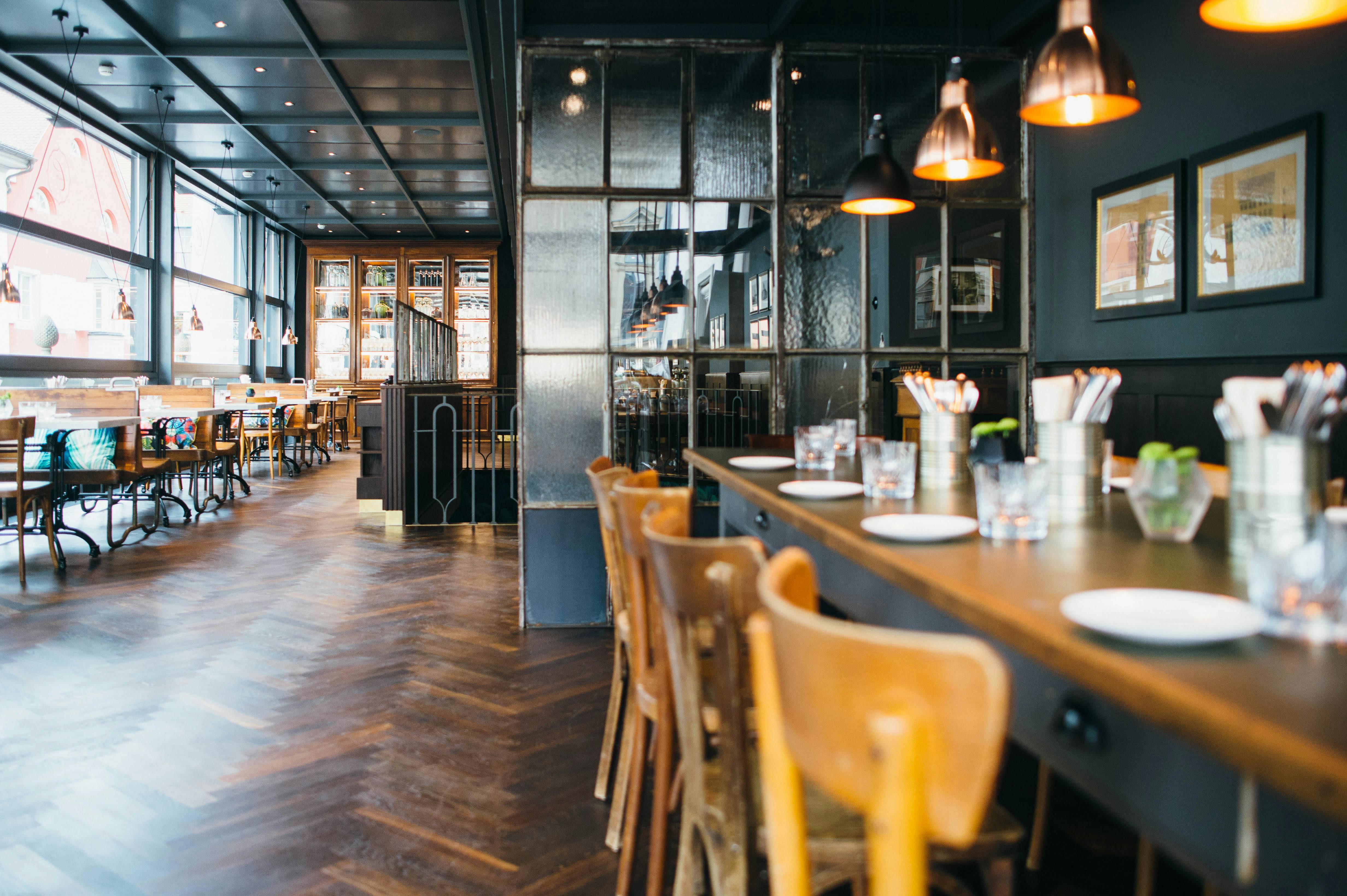 Gedeckte Tische in der Brasserie Colette Konstanz