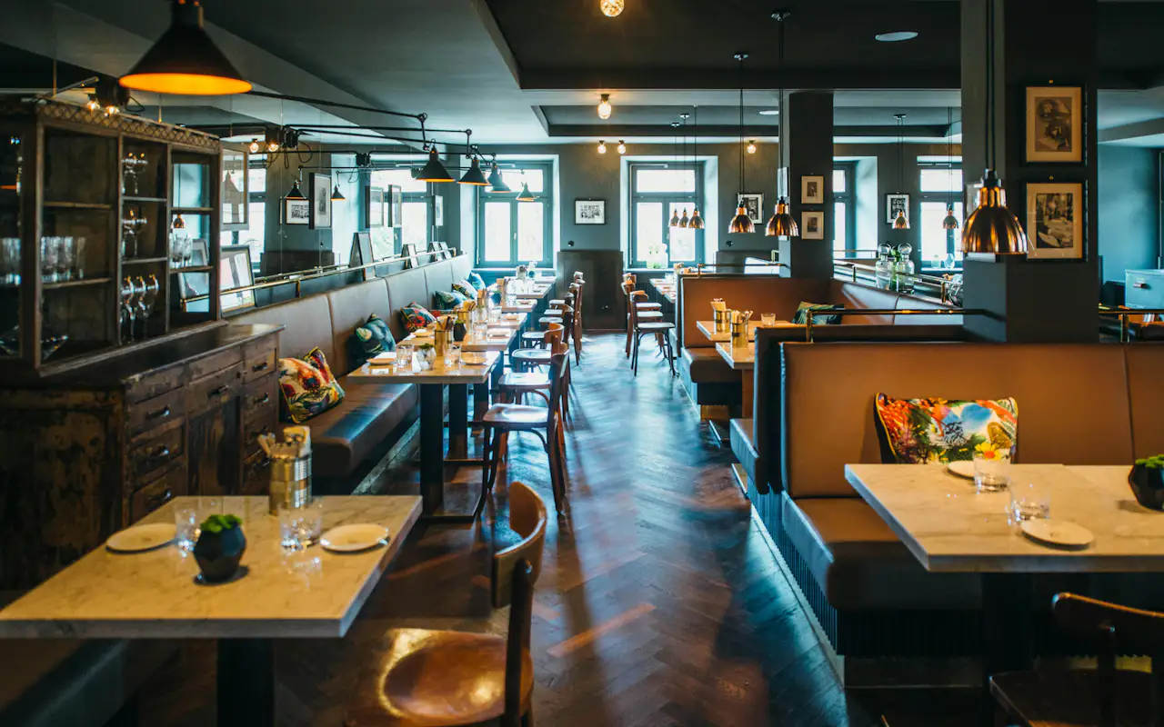 Gedeckte Tische in der Brasserie Colette Konstanz