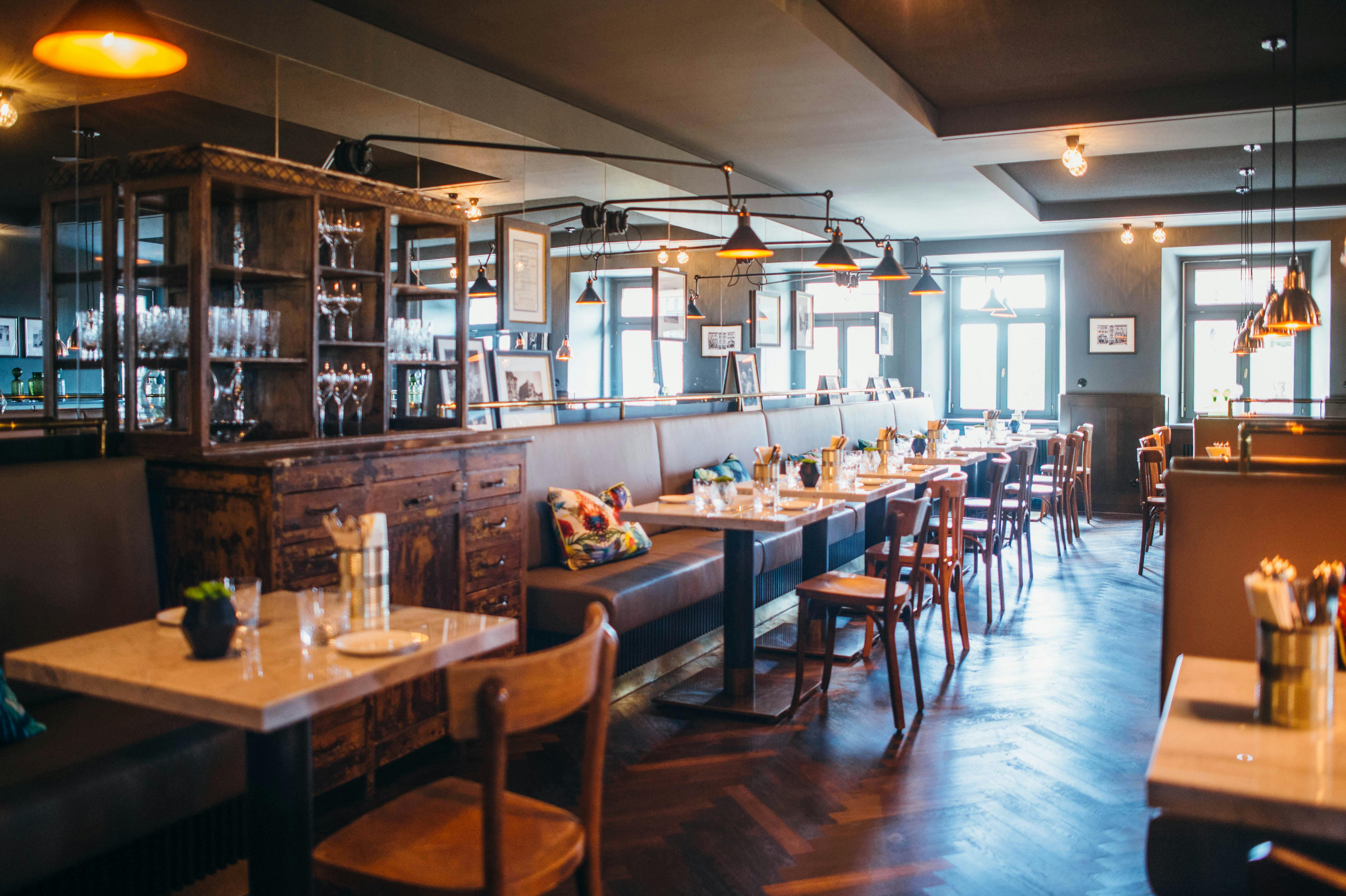 Gedeckte Tische in der Brasserie Colette Konstanz