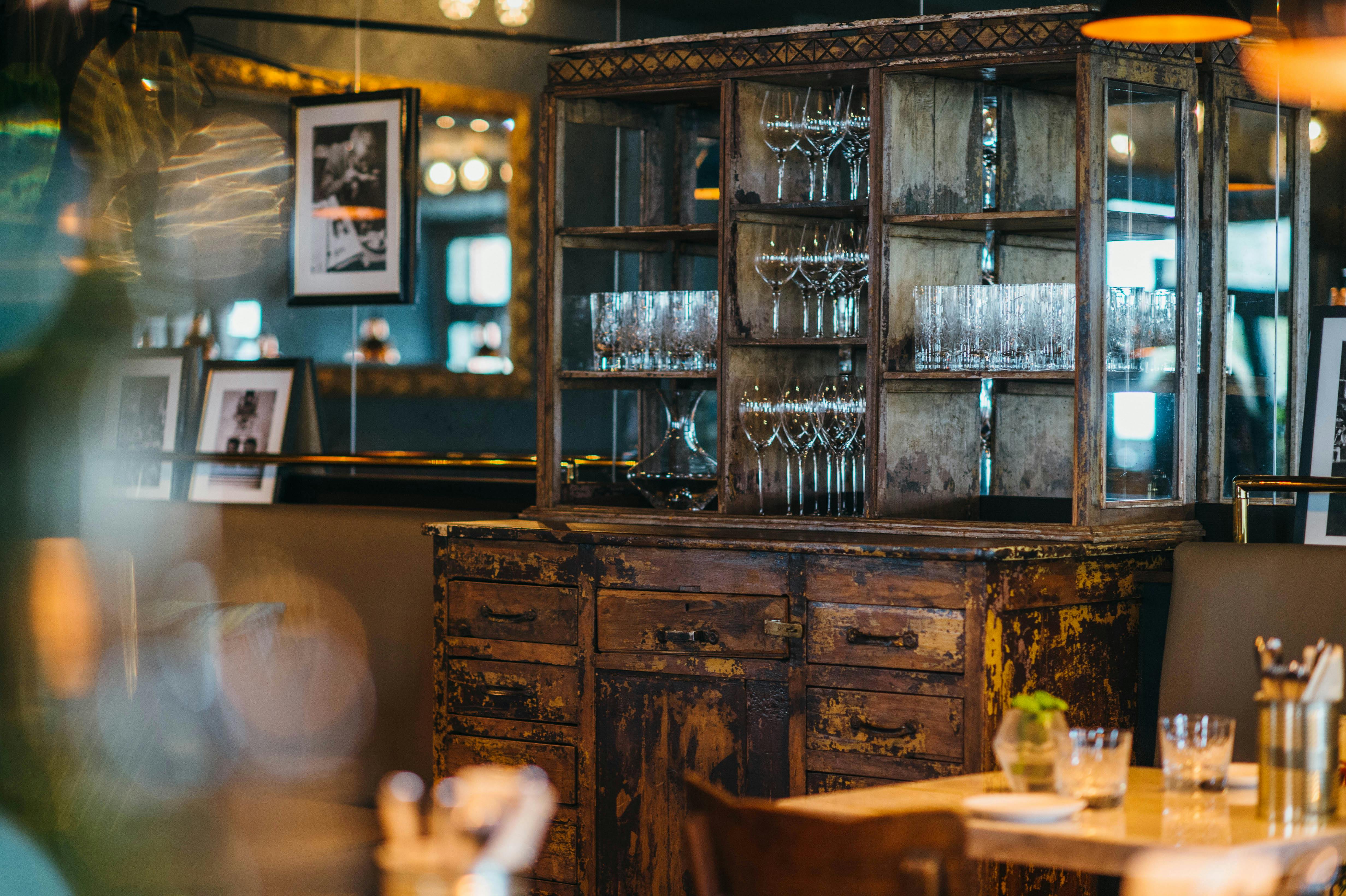 Vitrine in der Brasserie Colette Konstanz