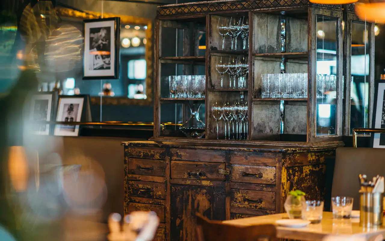 Vitrine in der Brasserie Colette Konstanz