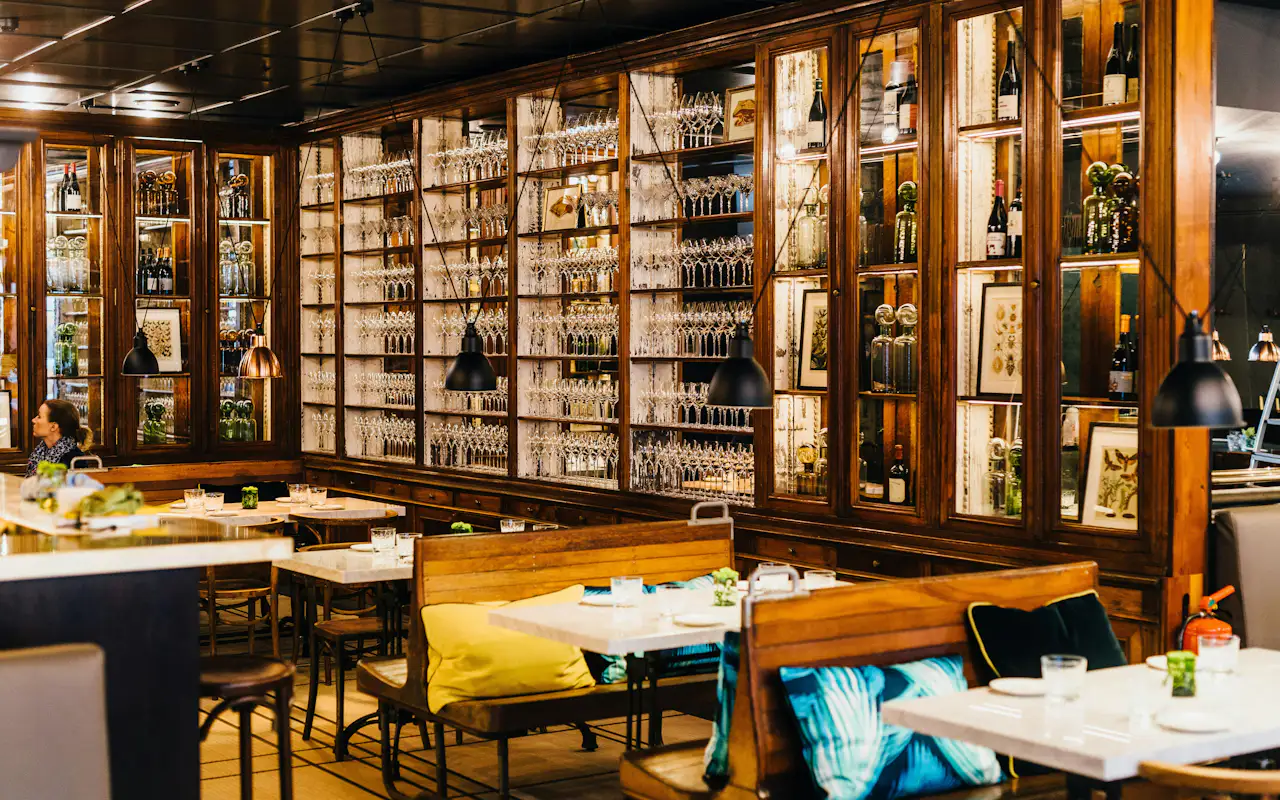 Vitrine in der Brasserie Colette Berlin
