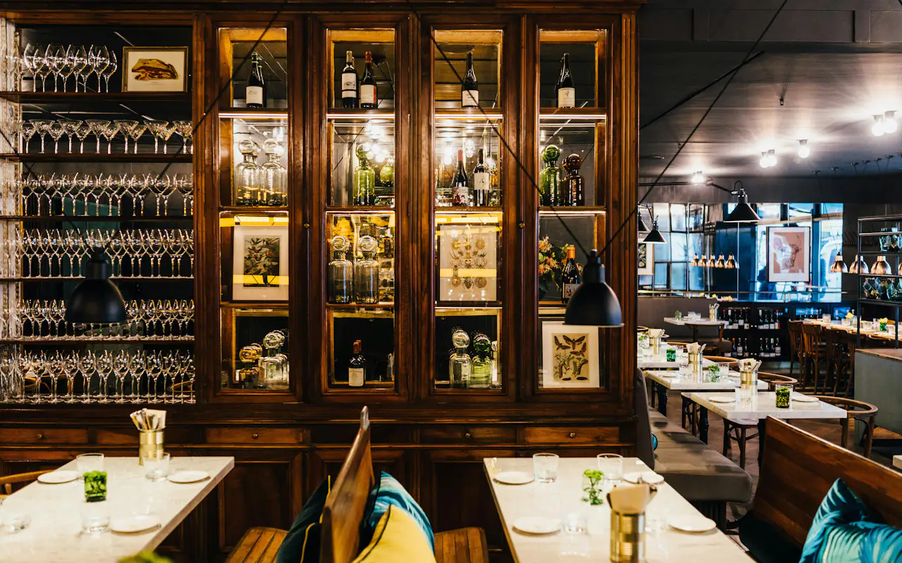 Vitrine in der Brasserie Colette Berlin