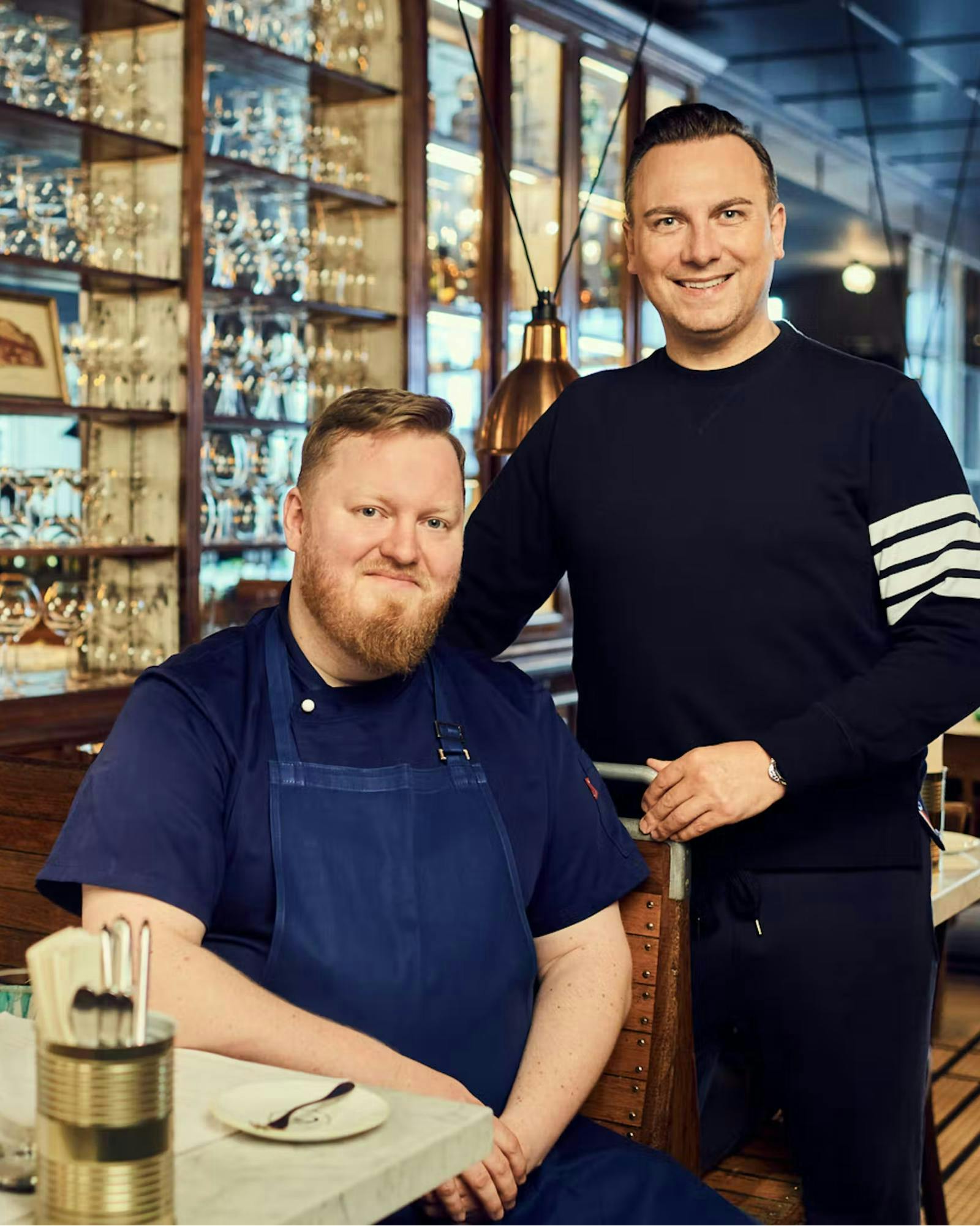 Küchendirektor Dominik Obermeier mit Tim Raue.