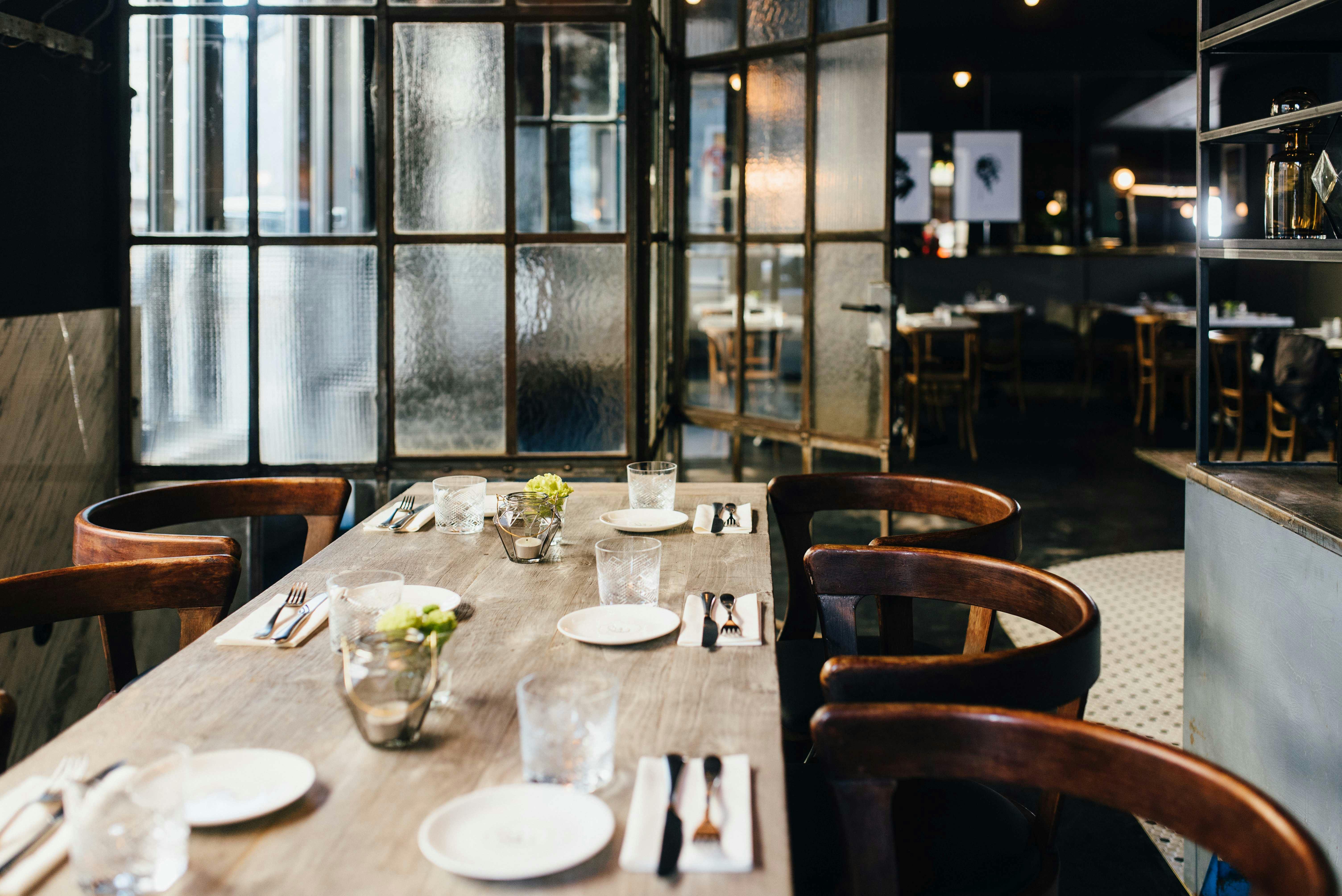 Set table in the Brasserie Colette in Munich, awarded by Gault&Millau