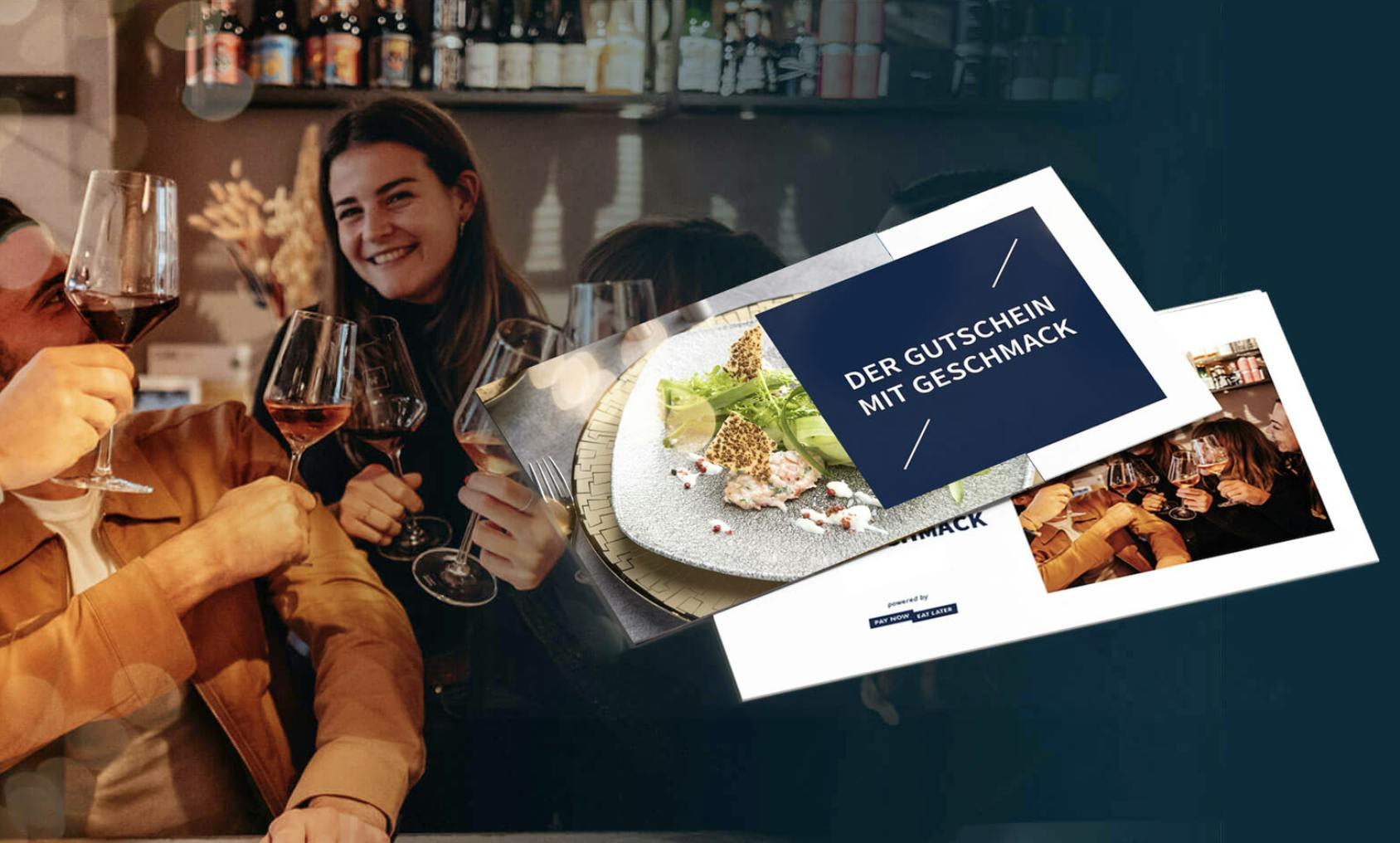 Brasserie Colette-Gutschein mit prostenden Menschen mit Weingläsern im Hintergrund