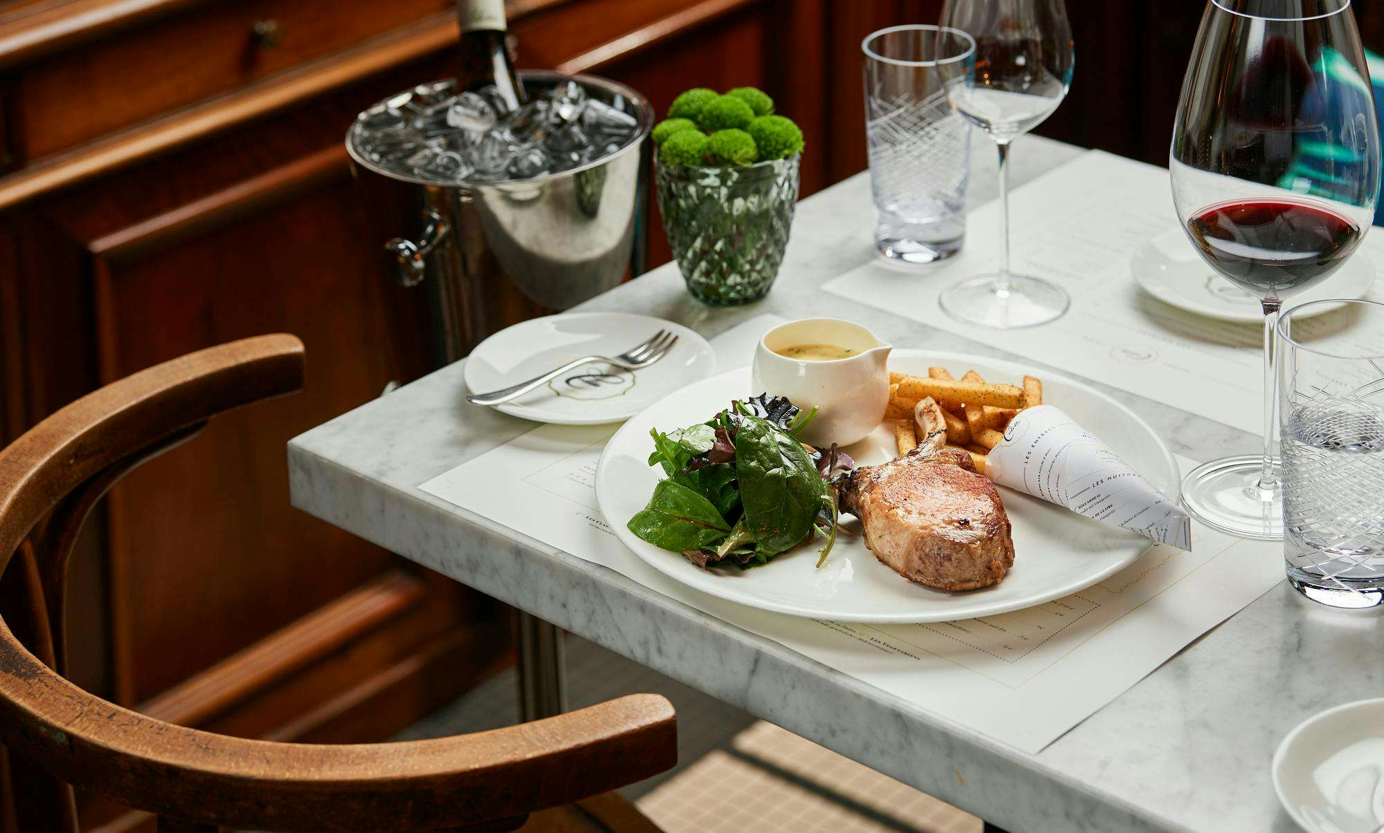 Klassische Steak Frites zum Abendessen in Berlin
