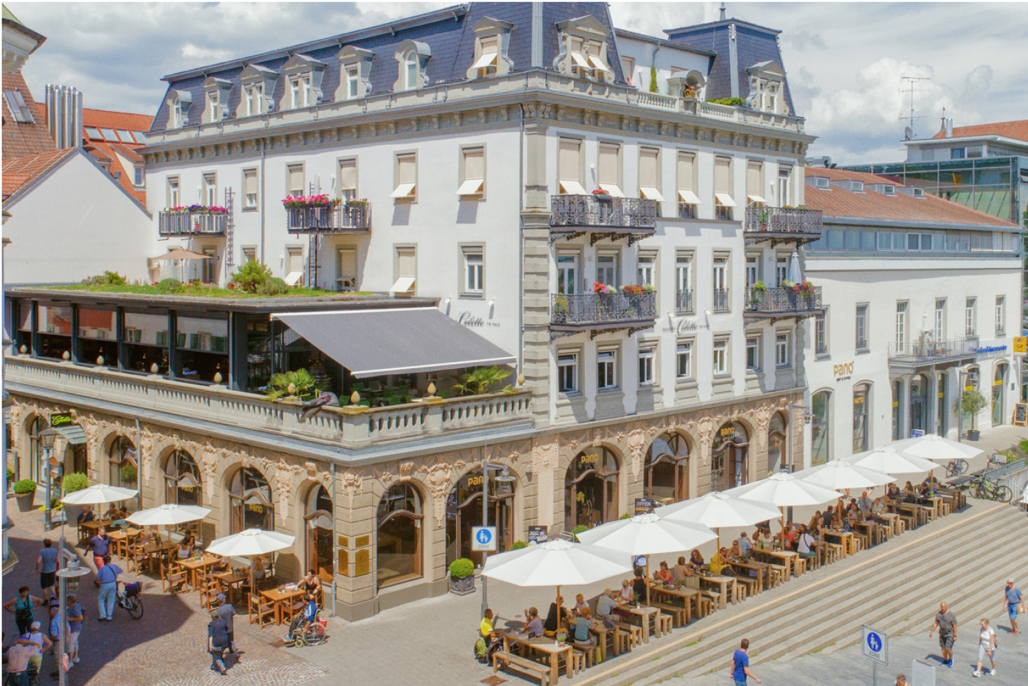 Außenansicht auf das Restaurant Mitten in der Konstanzer Altstadt - die Brasserie Colette Tim Raue Konstanz.