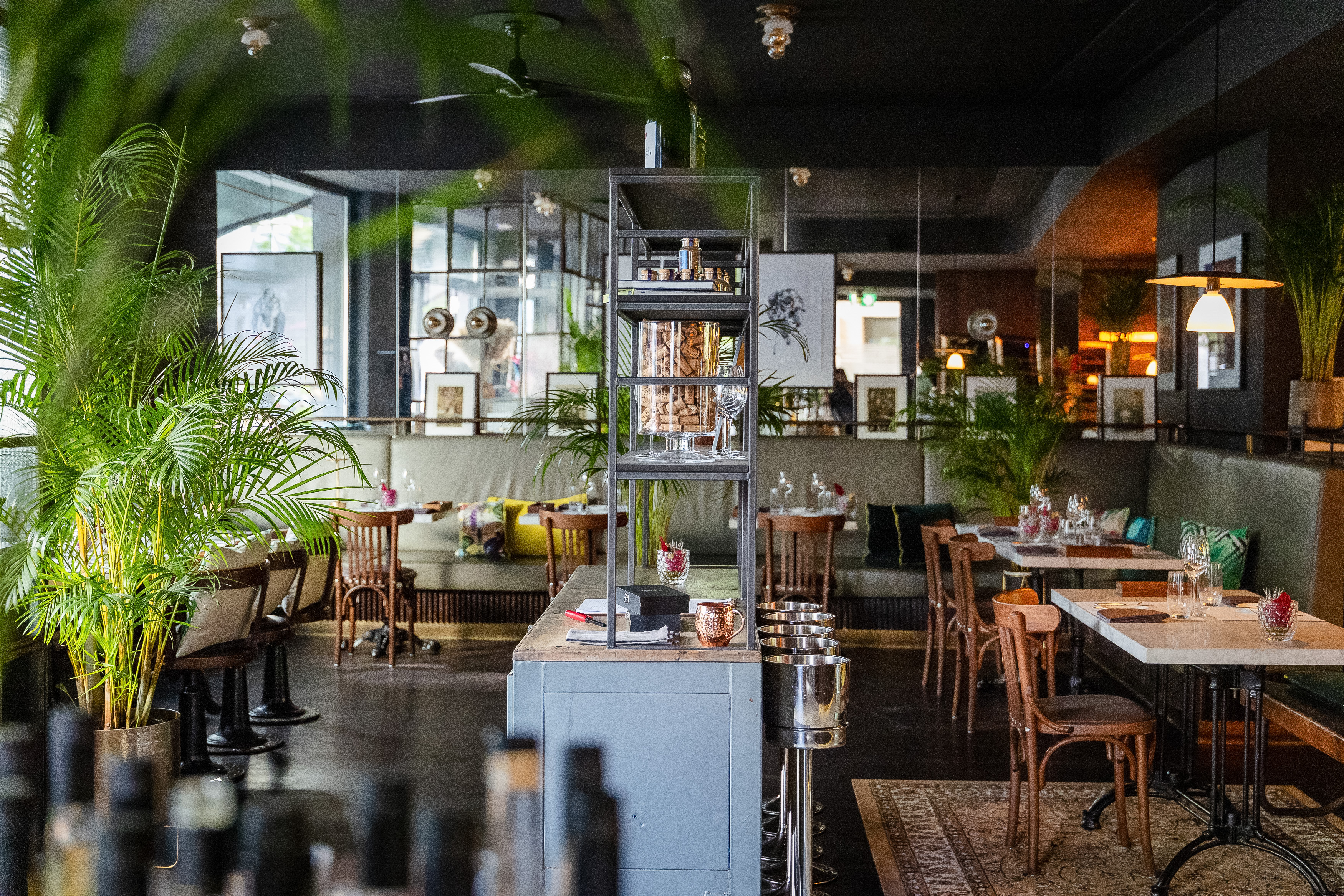 Theke Brasserie Colette in München mit Gastraum
