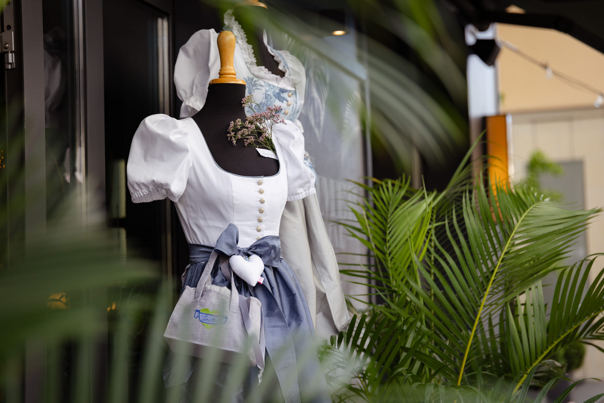 Impression Schatzi Dirndl in der Münchner Brasserie Colette