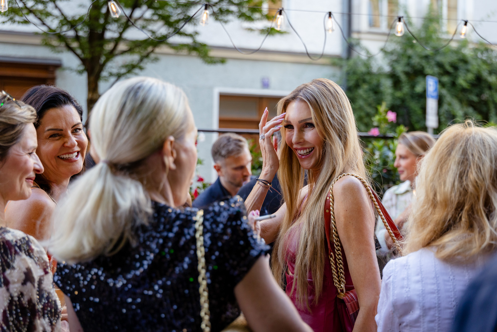 Impression beim Event Schatzi Dirndl in der Brasserie Colette