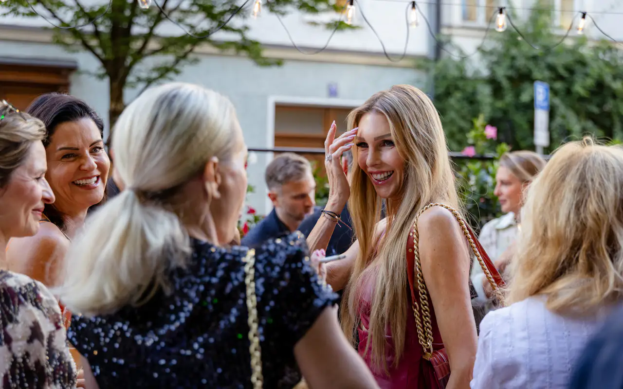 Impression beim Event Schatzi Dirndl in der Brasserie Colette