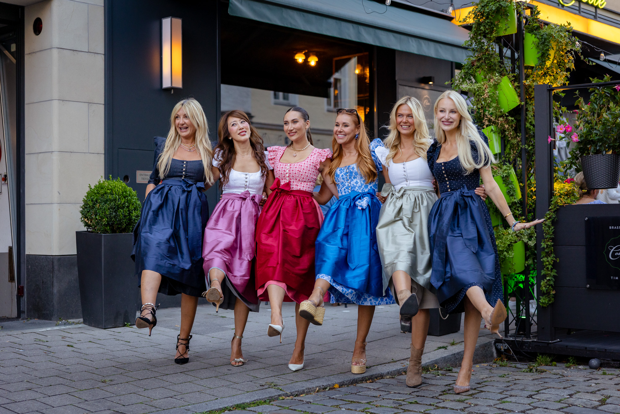Impressionen beim Event Schatzi Dirndl in der Brasserie Colette
