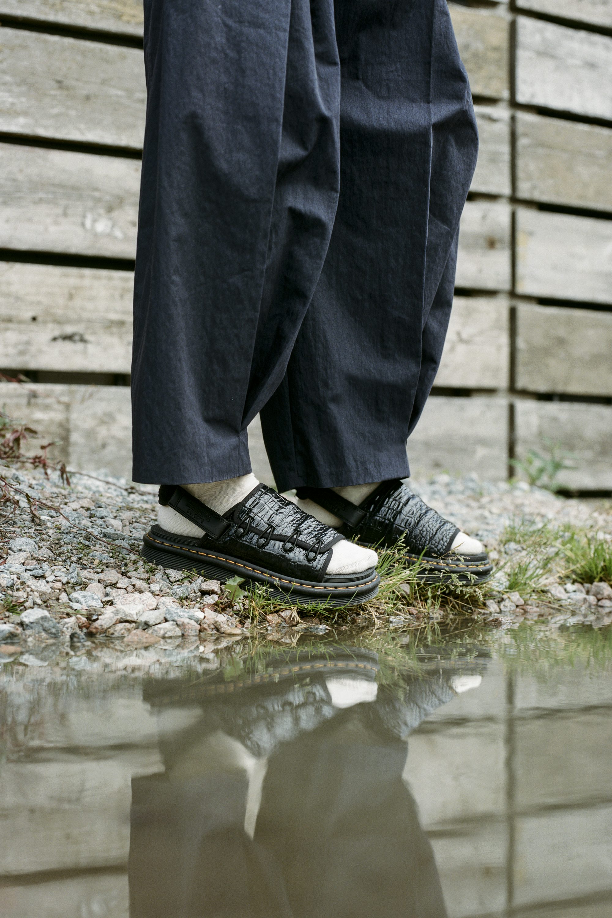 AW21 Suicoke