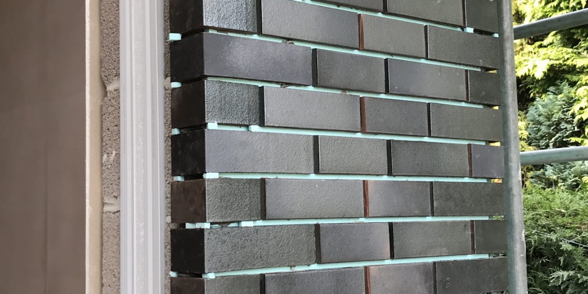 Candiwall returns using Grenoble slip set on block work