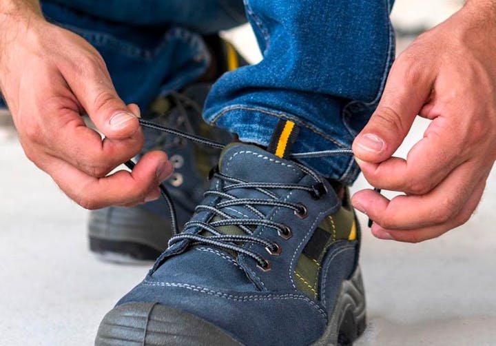Mettre des chaussures de sécurité