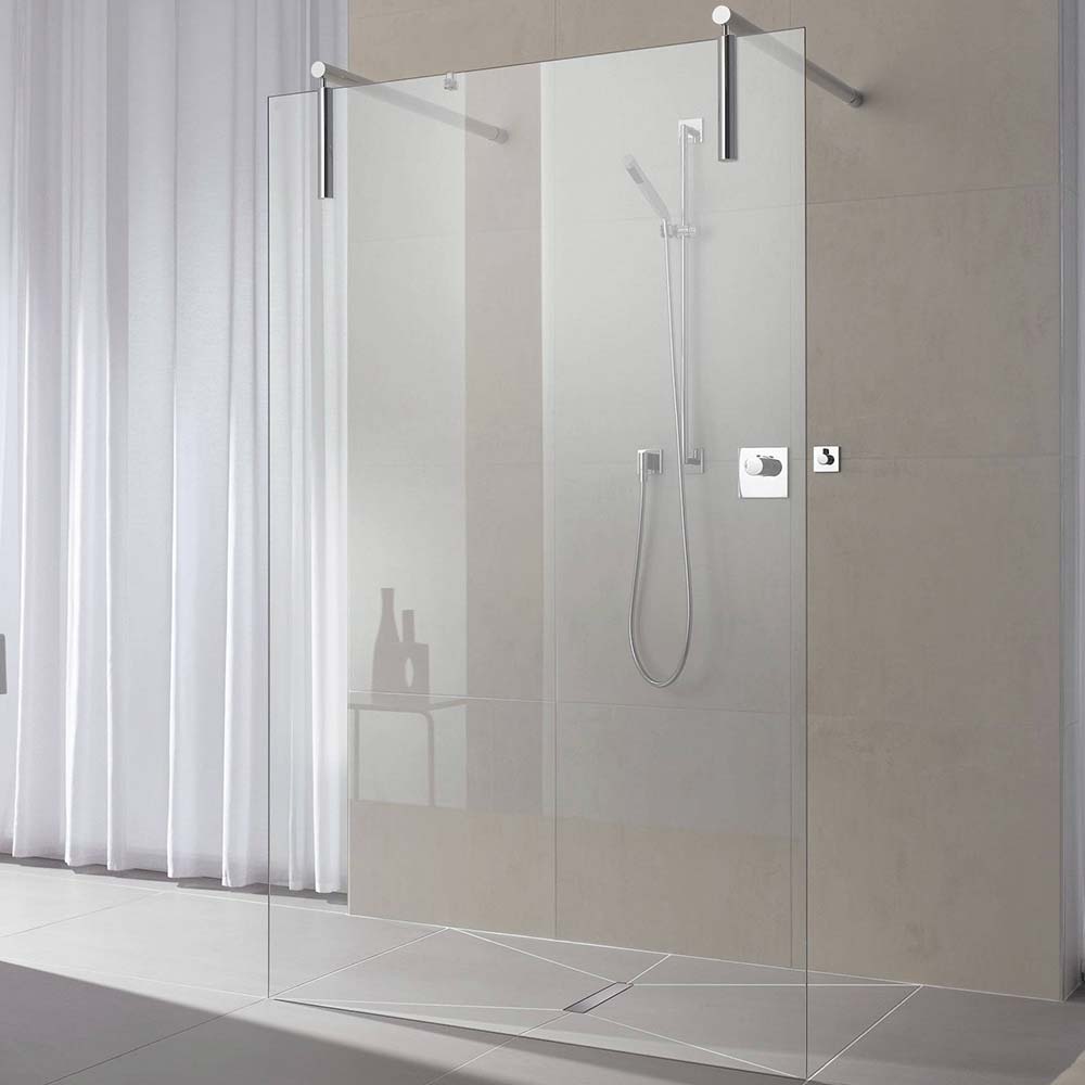 paroi de douche contre un mur