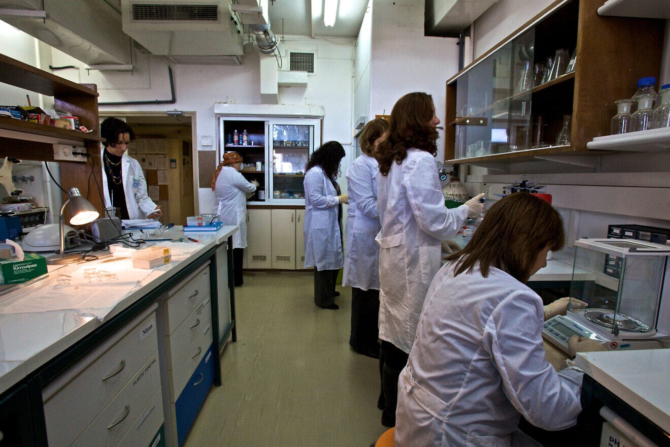 Researchers at the Weizmann Institute of Science in Rehovot Photo Credit: Doron Horowitz/Flash90/jns.org