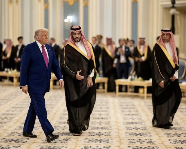 El presidente de Estados Unidos, Donald Trump, con el príncipe heredero saudí Mohammed Bin Salman Al Saud, también conocido como MBS, en el Palacio de la Corte Real de Riad, Arabia Saudita, el 13 de mayo de 2025. (Crédito de la foto: Daniel Torok/Casa Blanca/jns.org)