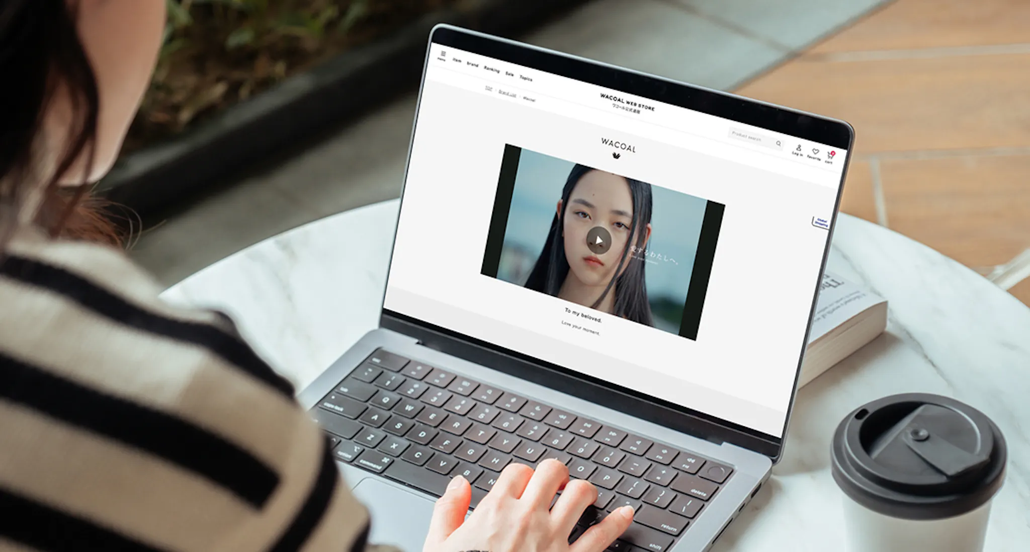 Gestion centralisée du contenu vidéo dans l'ensemble de l'entreprise, garantissant une gestion fiable des délais.