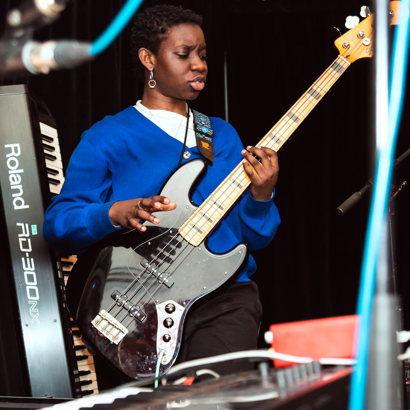 Mara Cruz playing bass.