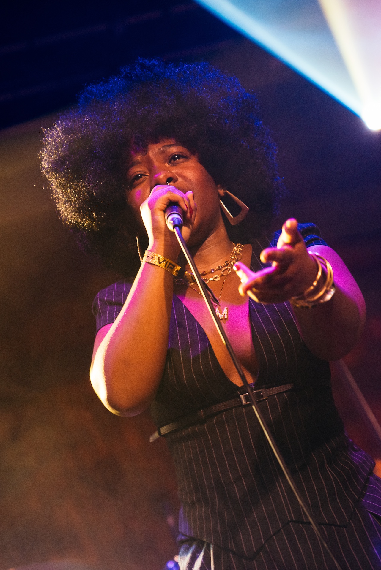 Meduulla performing.