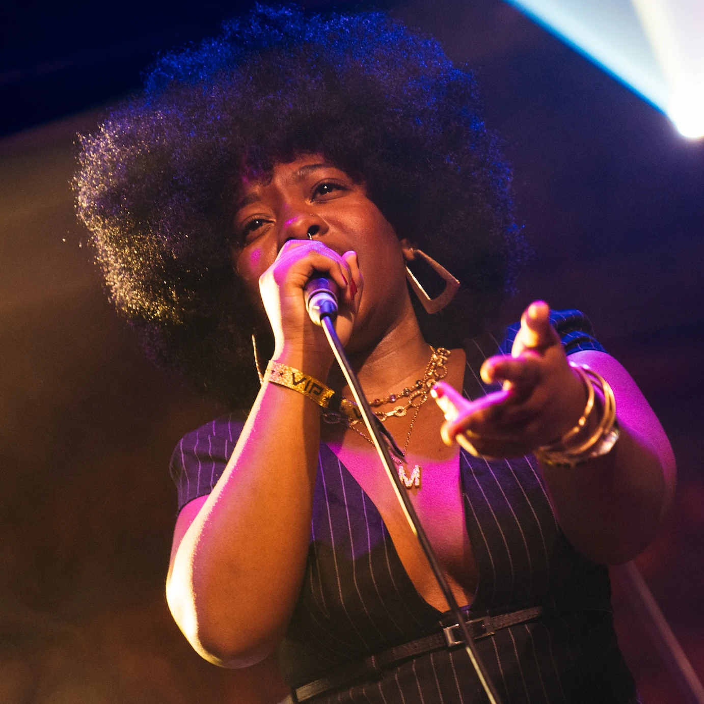 Meduulla performing.