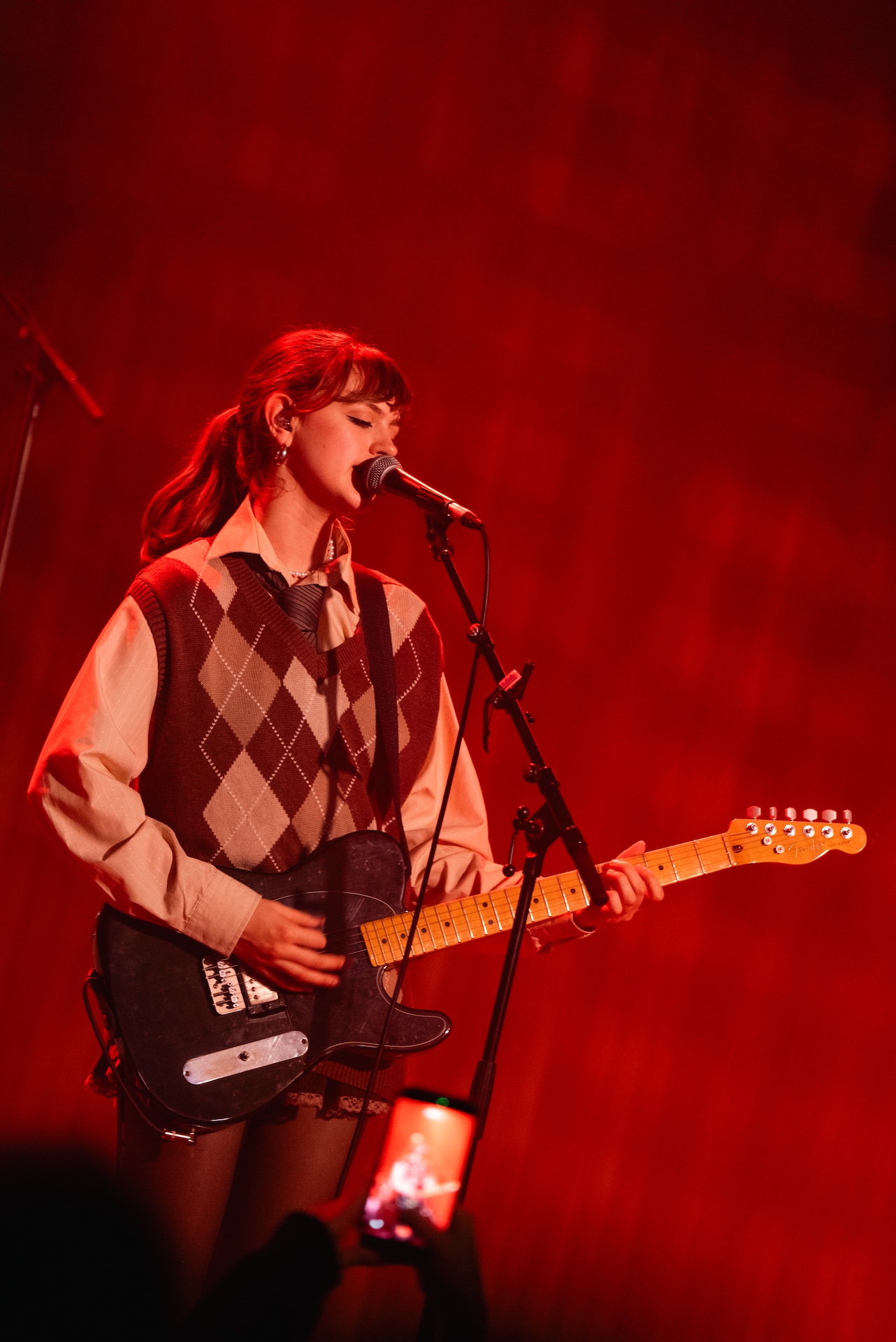 Chloe Slater performing.