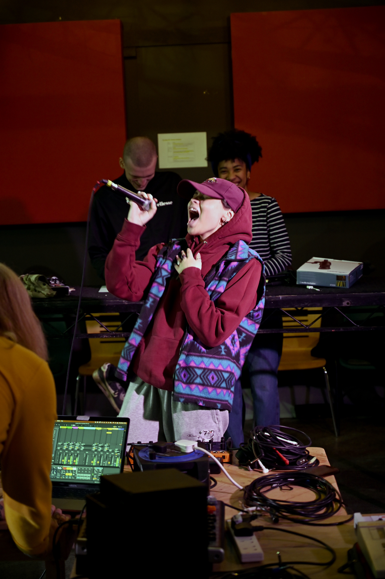Xo FKA jayda with a mic close to their mouth.