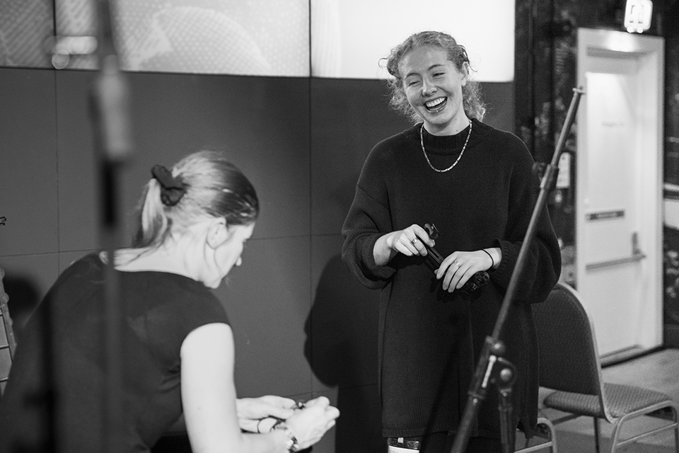 A sound engineer working with Speth.