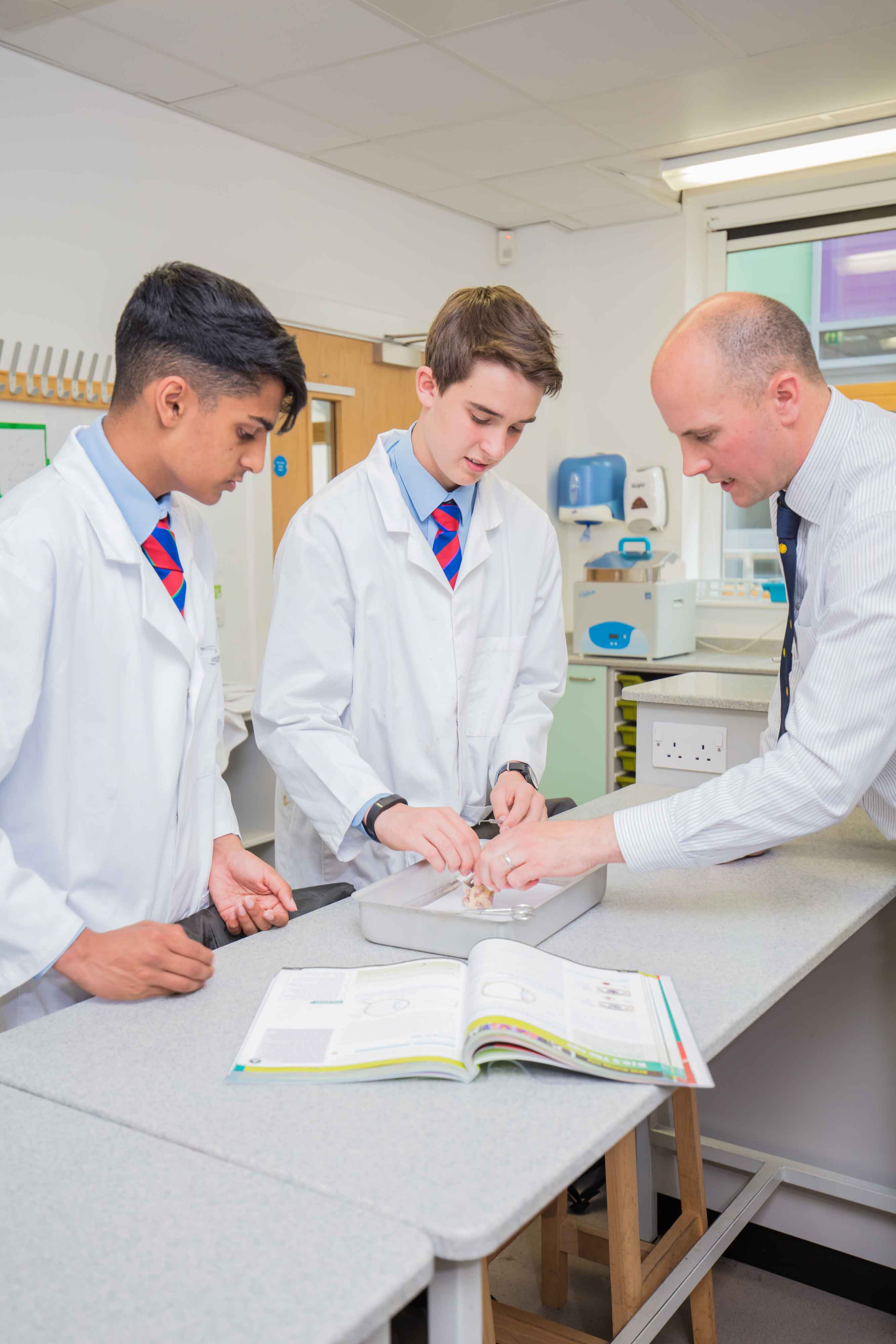 Loughborough Grammar School science lesson