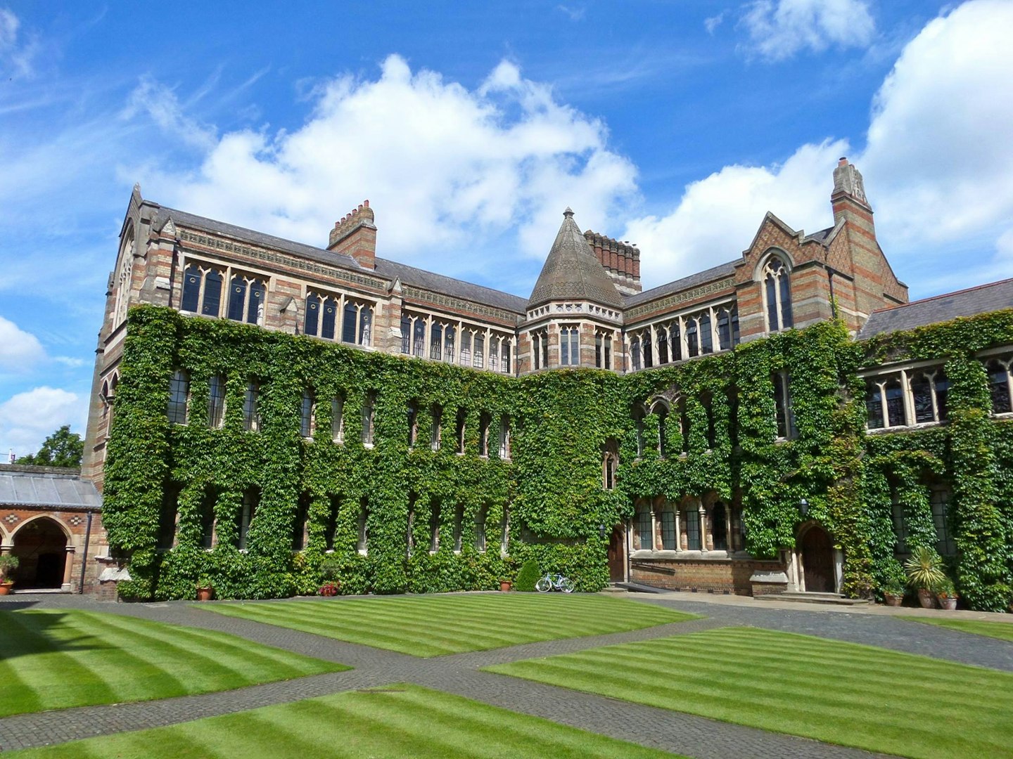 Rugby school old court
