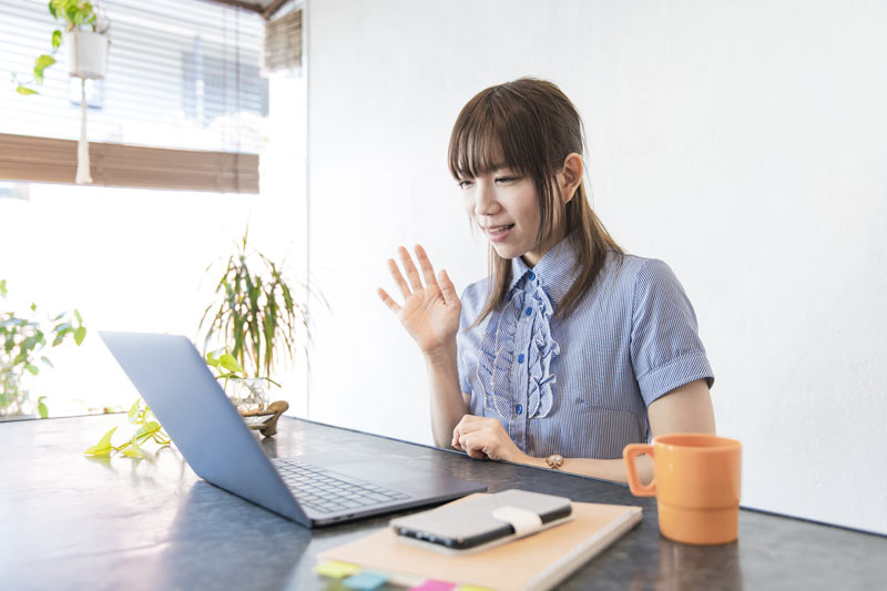 girl studying online 
