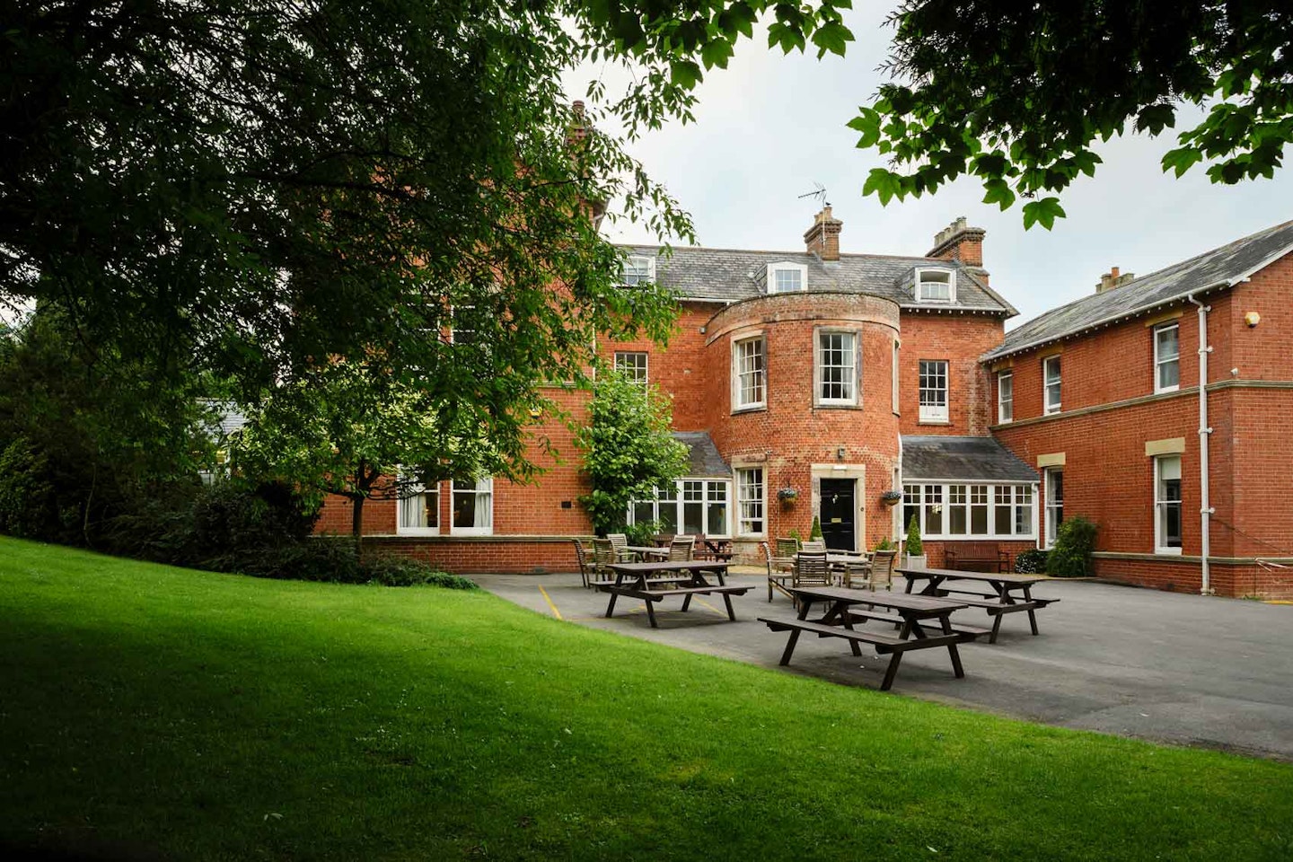 Bishopstrow College grounds