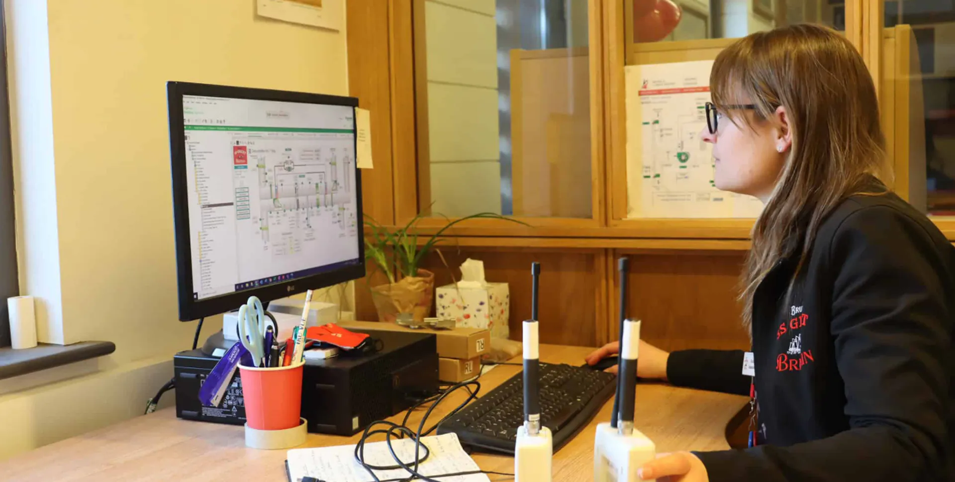 Nicola & de humidifier model on a computer