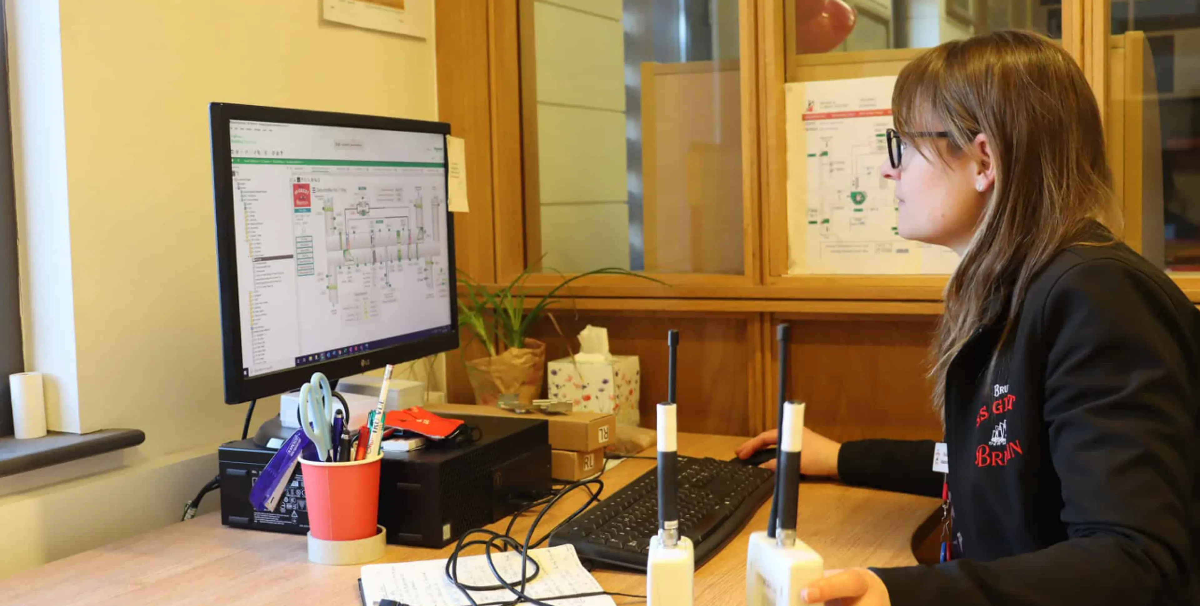 Nicola & de humidifier model on a computer