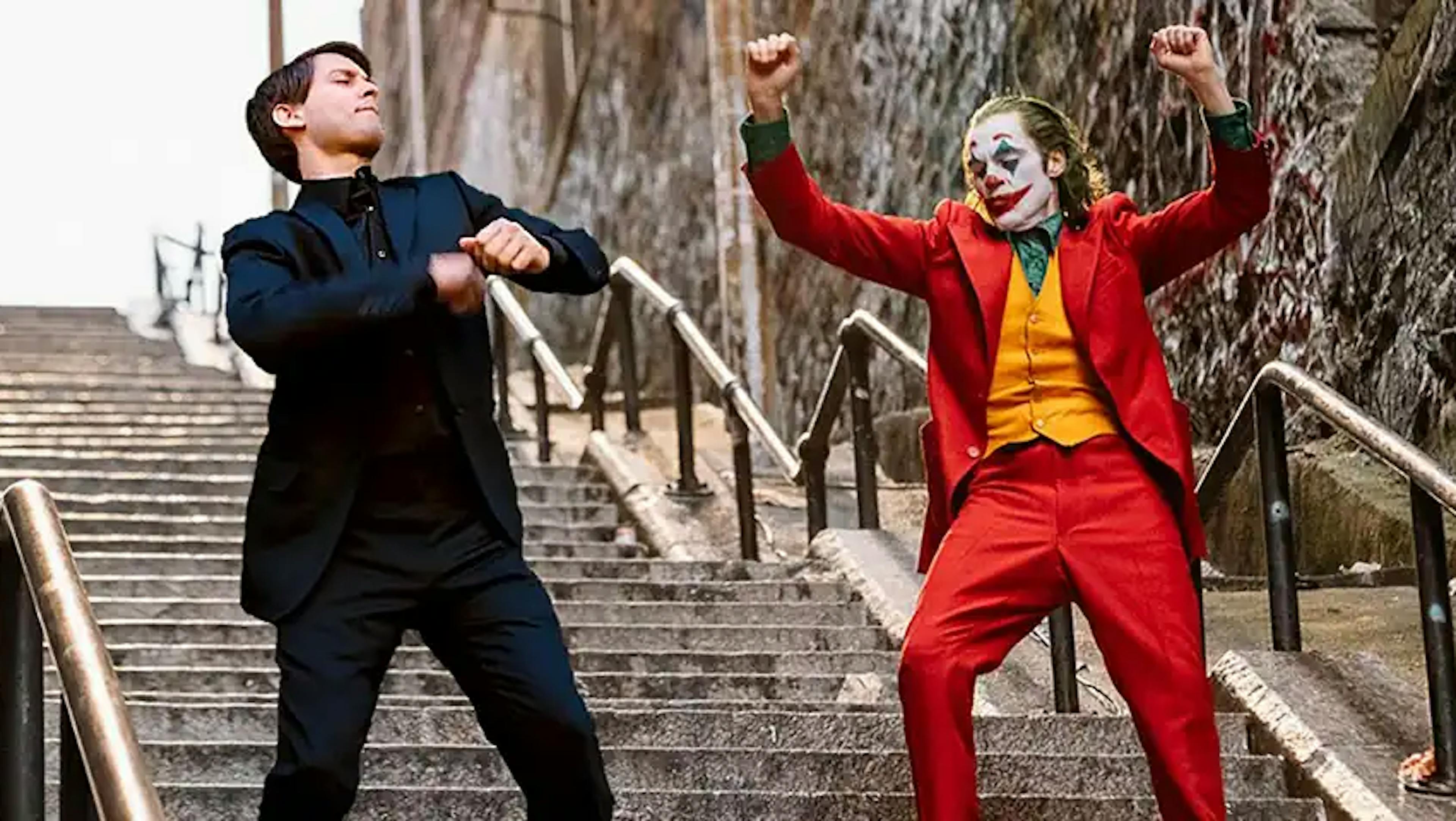 Cena do filme Coringa onde ele dança na escadaria, mas tem o Peter Park também do lado dele em sua famosa dança de Homem Aranha 3