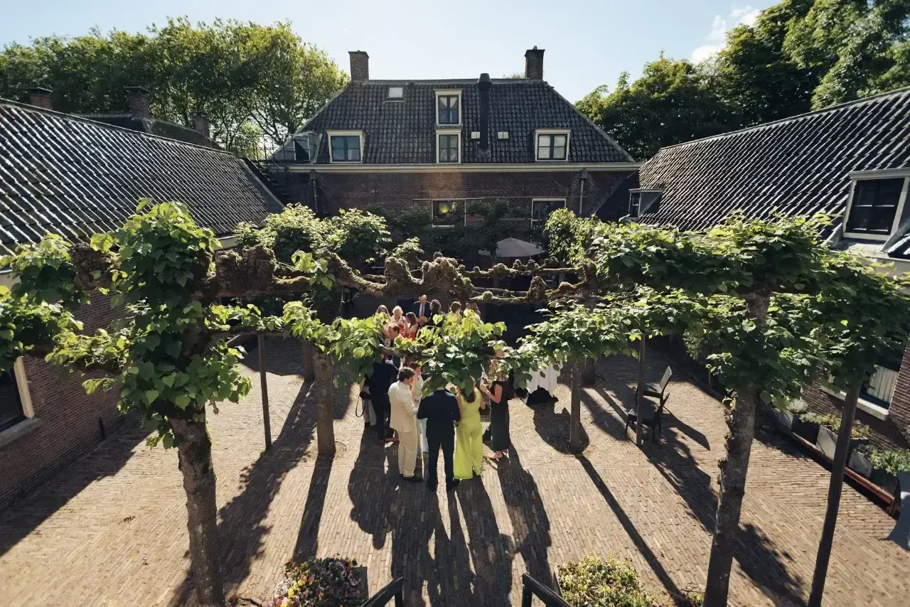 Borrelen receptie Binnenplaats Broeker Huis 1280 85pct