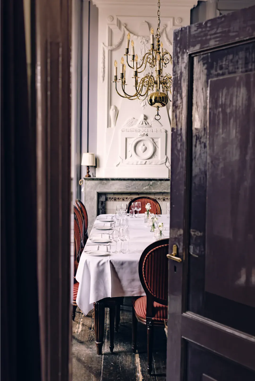 Regentessenkamer gedekte tafel klassiek interieur