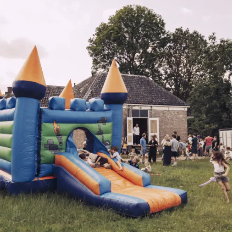 Kinderen springkussen Broeker Huis restaurant