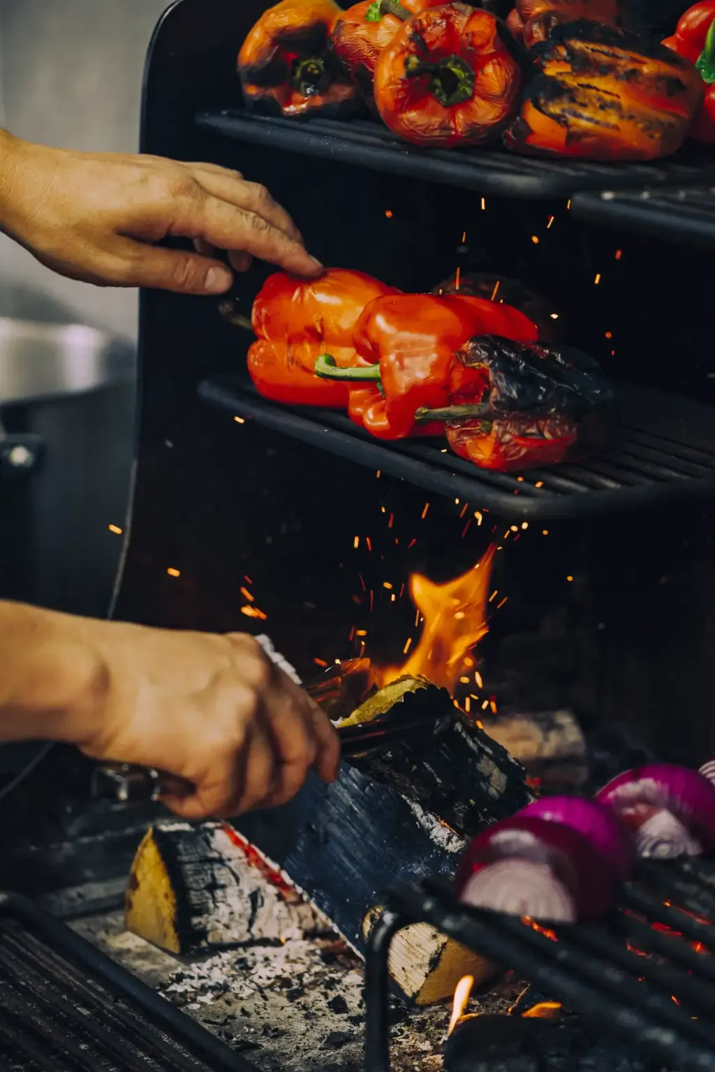 Paprika boven houtvuur