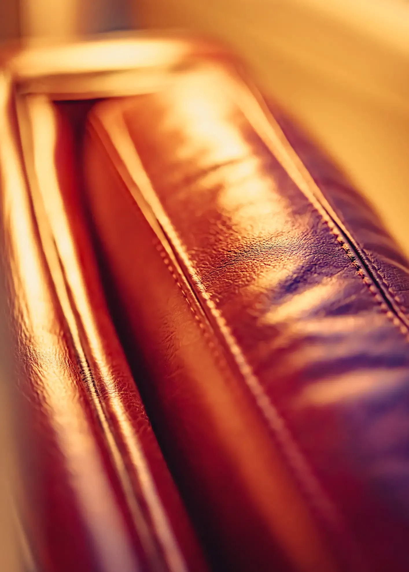 Rode leren stoel leuning detail