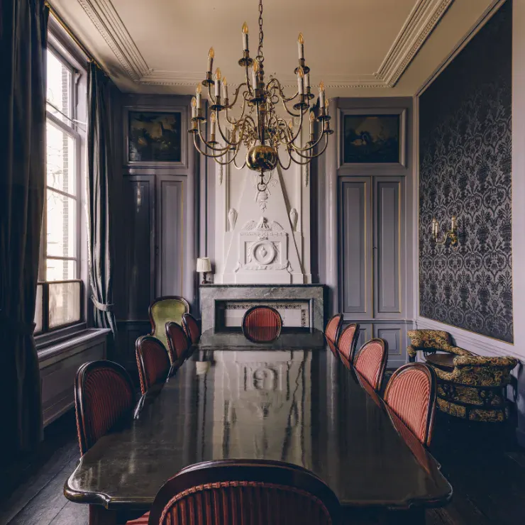 Regentessenkamer boardroom meeting lange tafel