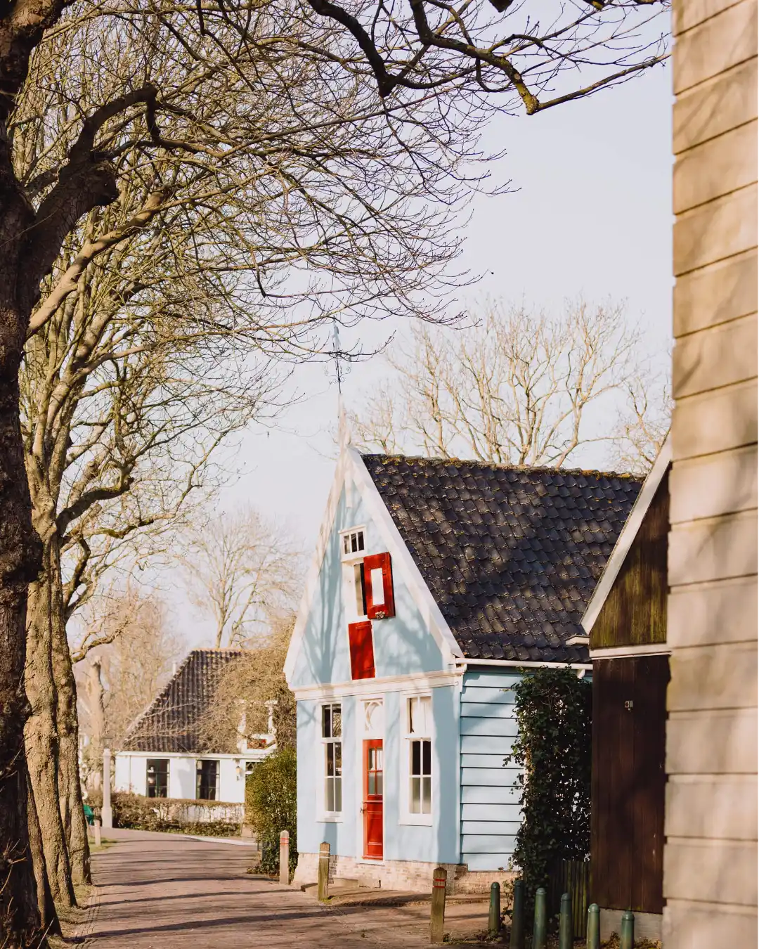 Wandelen door Broek in Waterland Leeteinde oude huizen