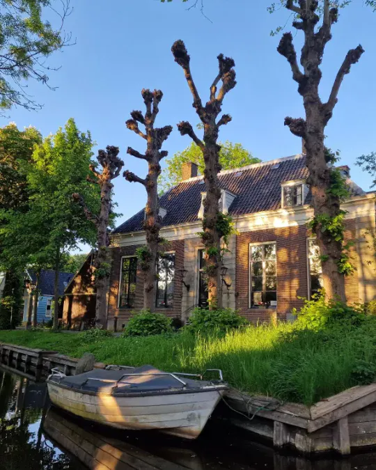 Broekerhuis voorgevel vanaf water